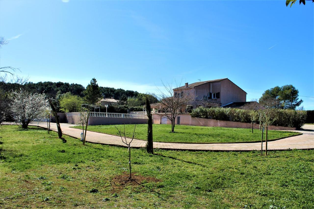 La Villa Des Ames Liees Draguignan Bagian luar foto