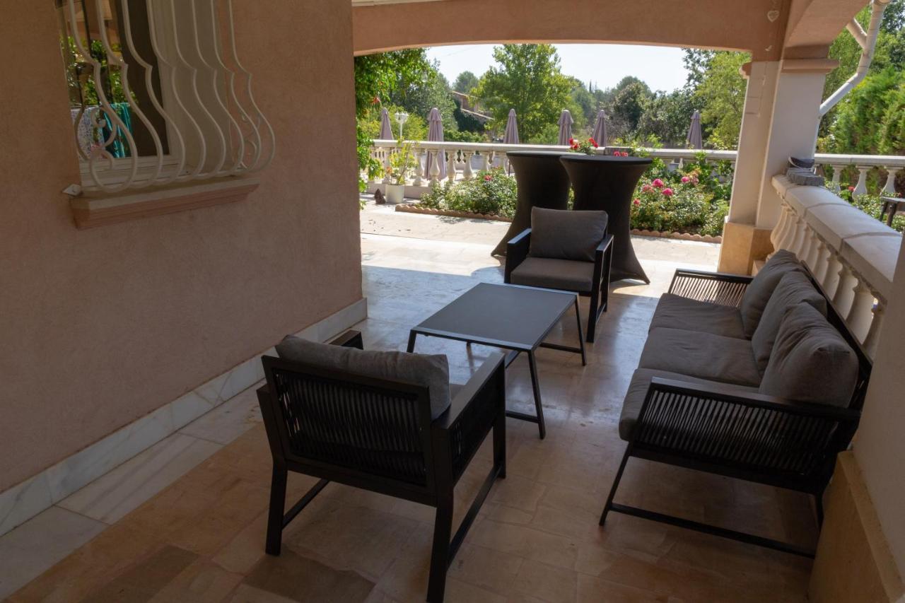 La Villa Des Ames Liees Draguignan Bagian luar foto