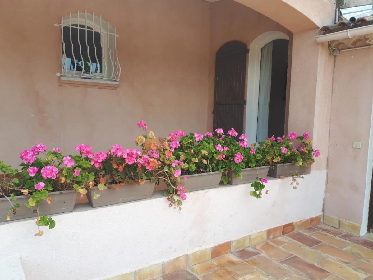 La Villa Des Ames Liees Draguignan Bagian luar foto