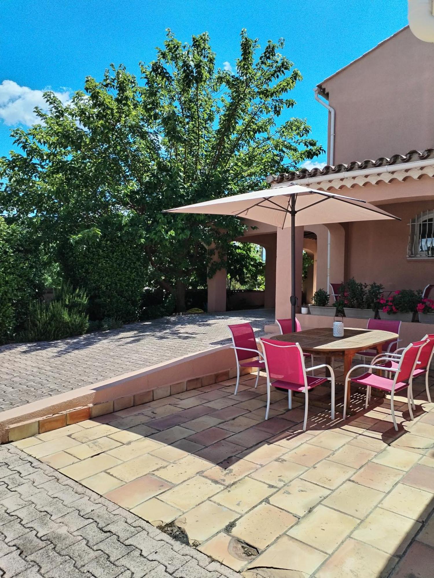La Villa Des Ames Liees Draguignan Bagian luar foto